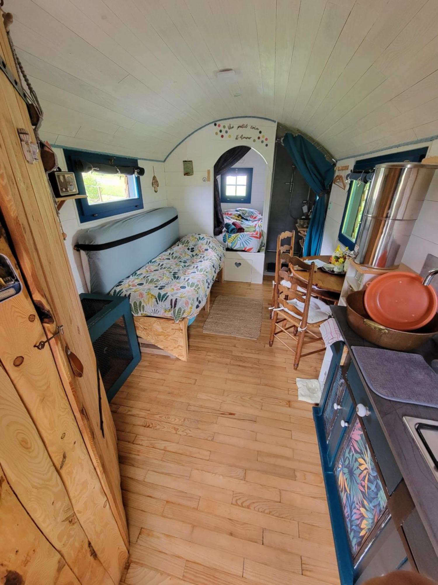 La Roulotte Tiny House Du Mond'Ideal Leval  Eksteriør bilde