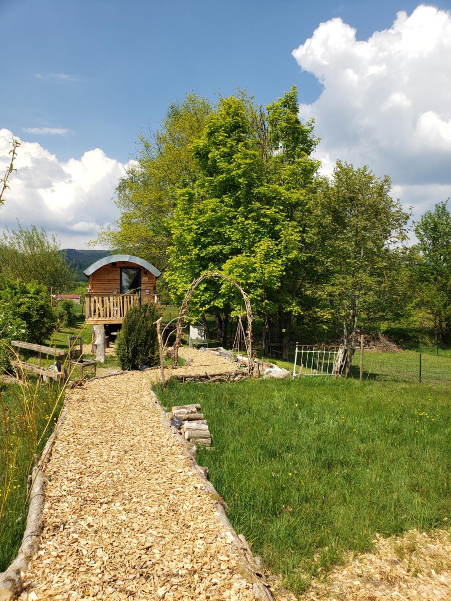 La Roulotte Tiny House Du Mond'Ideal Leval  Eksteriør bilde