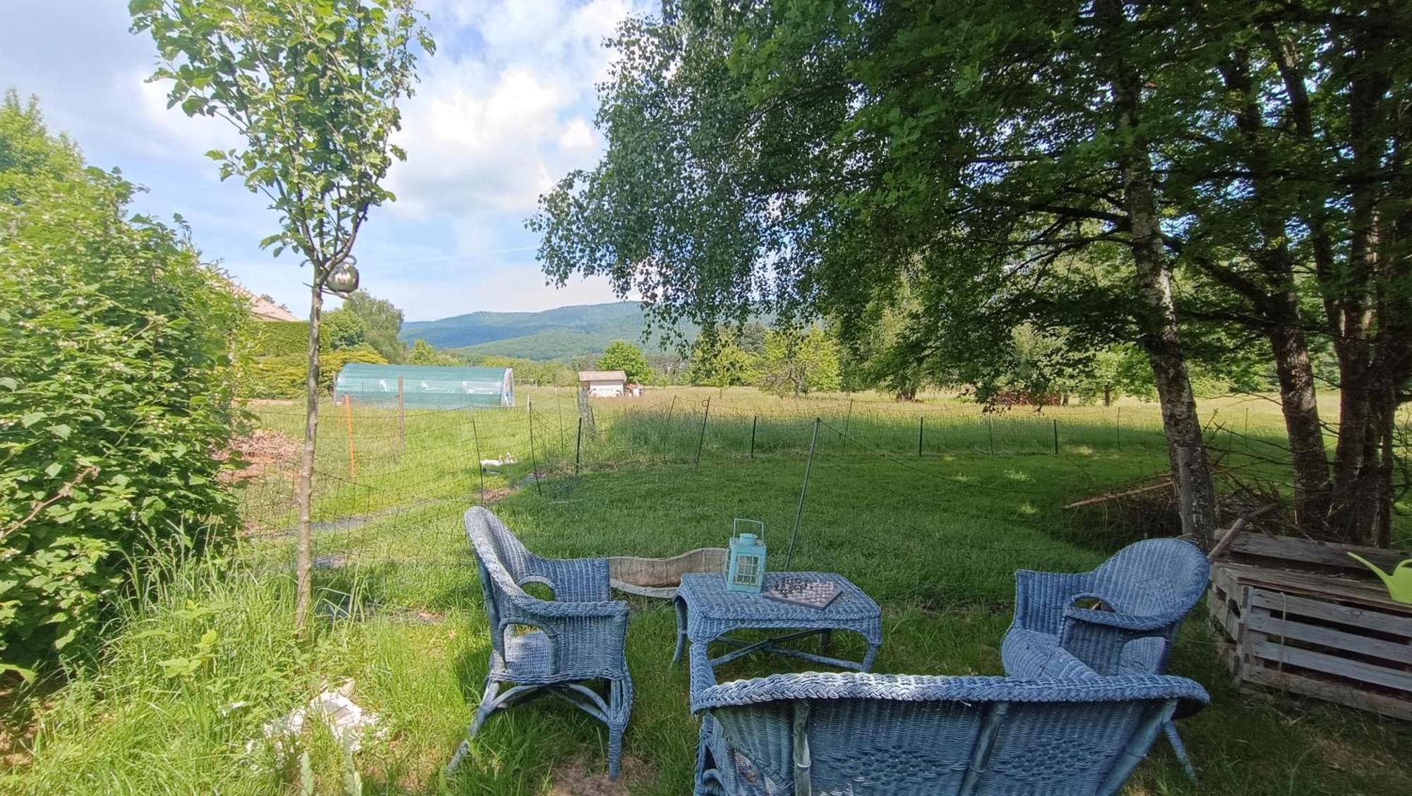 La Roulotte Tiny House Du Mond'Ideal Leval  Eksteriør bilde